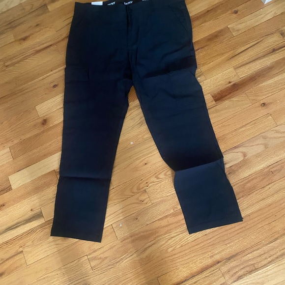 NWT DKNY Black Cargo Pants - Picture 4 of 5